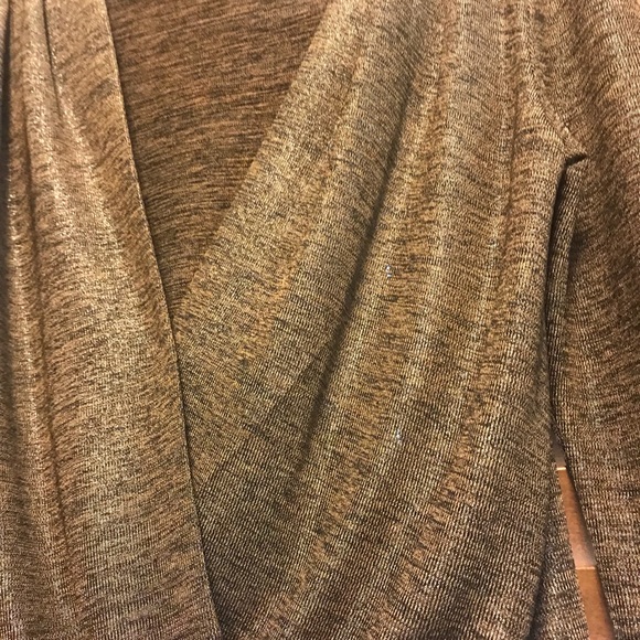 Stylish brown/tan v-neck - Picture 2 of 3